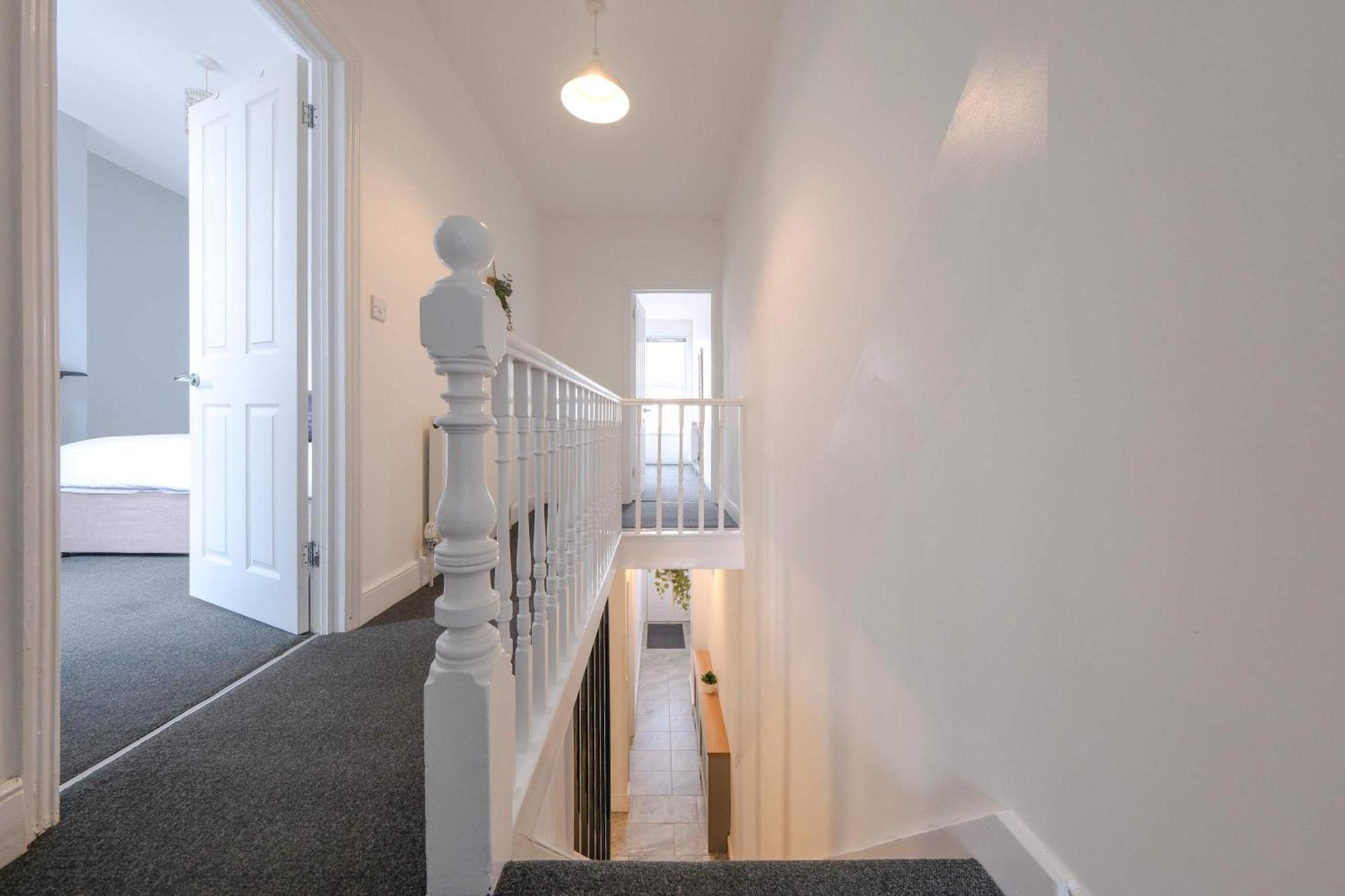 Five Bedroom House In Douglas Road Holiday home