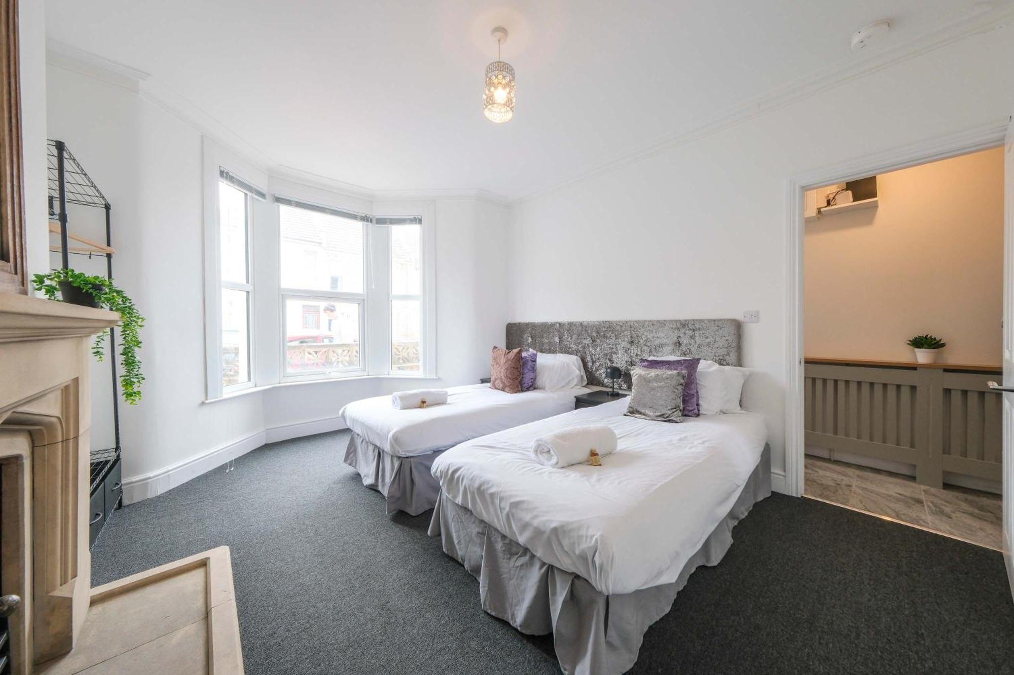 Holiday home Five Bedroom House In Douglas Road Bristol
